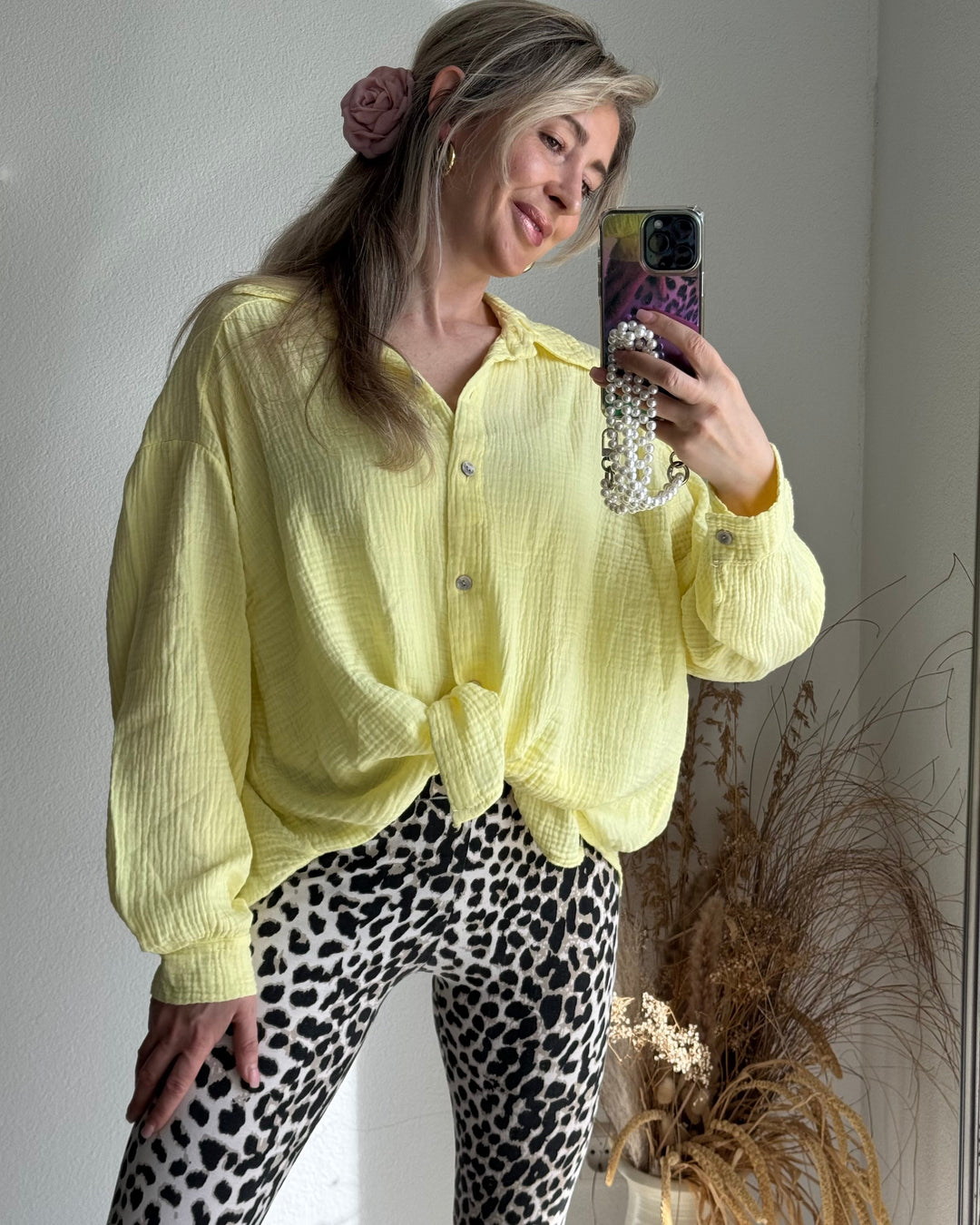 Blusa donna giallo chiaro oversize, maniche lunghe, vestibilità ampia ideale per primavera ed estate.
