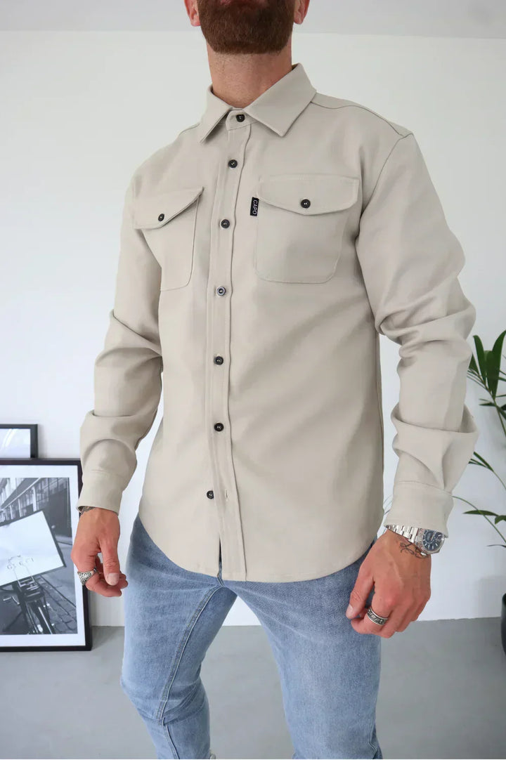 Overshirt uomo autunnale, traspirante e comoda, ideale per clima fresco.