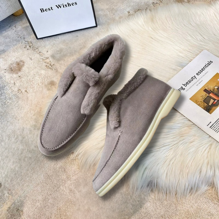 Stivaletti donna invernali eleganti con tacco basso, offrono comfort e stile per il look quotidiano.