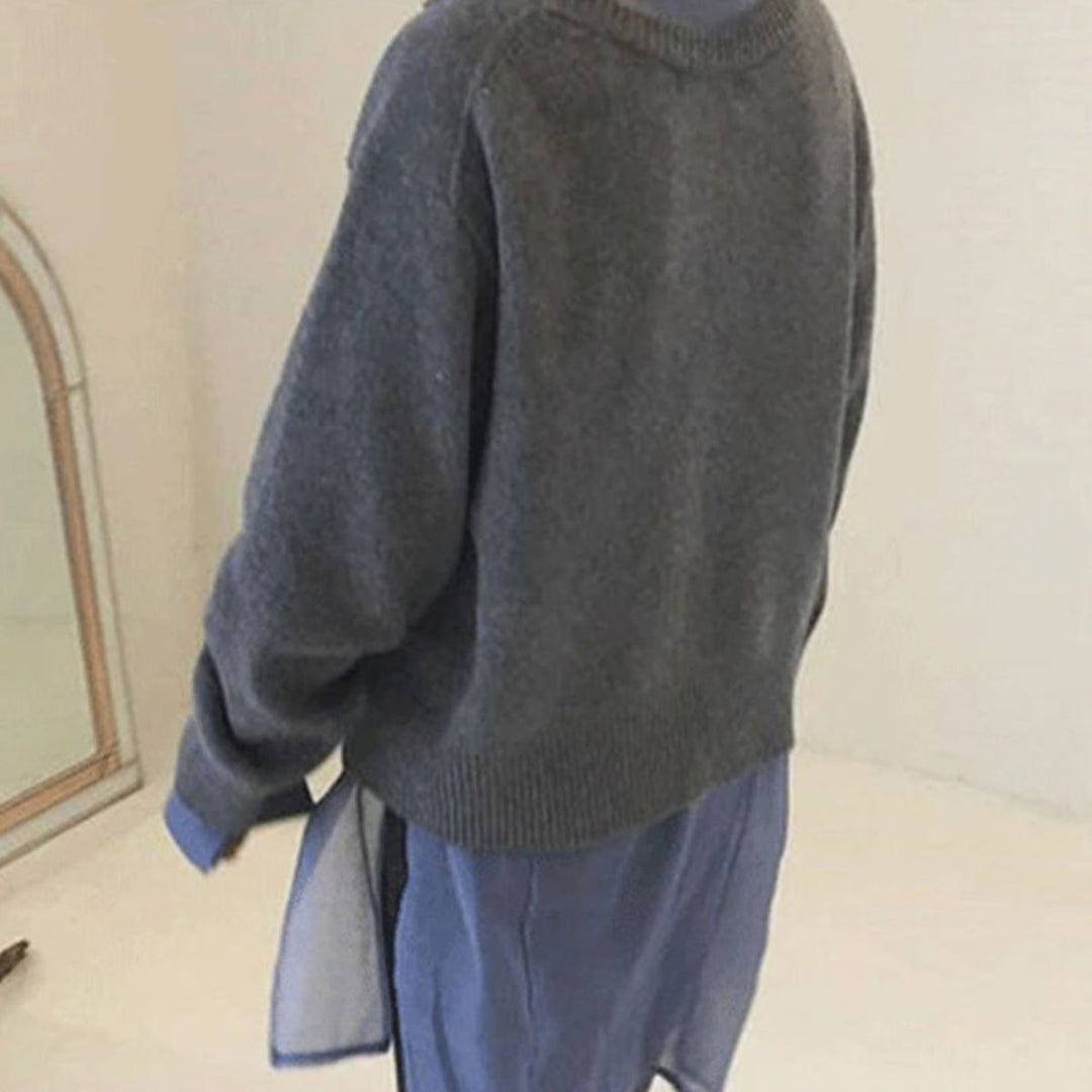 Maglione donna alla moda, incrociato e con bottoni asimmetrici. Cardigan elegante per stile quotidiano versatile.