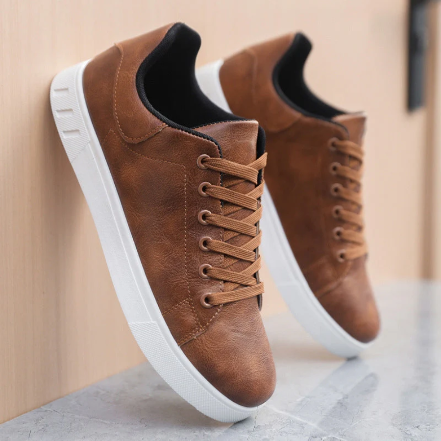 Scarpe sneakers uomo in pelle, con lacci per comfort e stile. Perfette per un look casual elegante e moda.