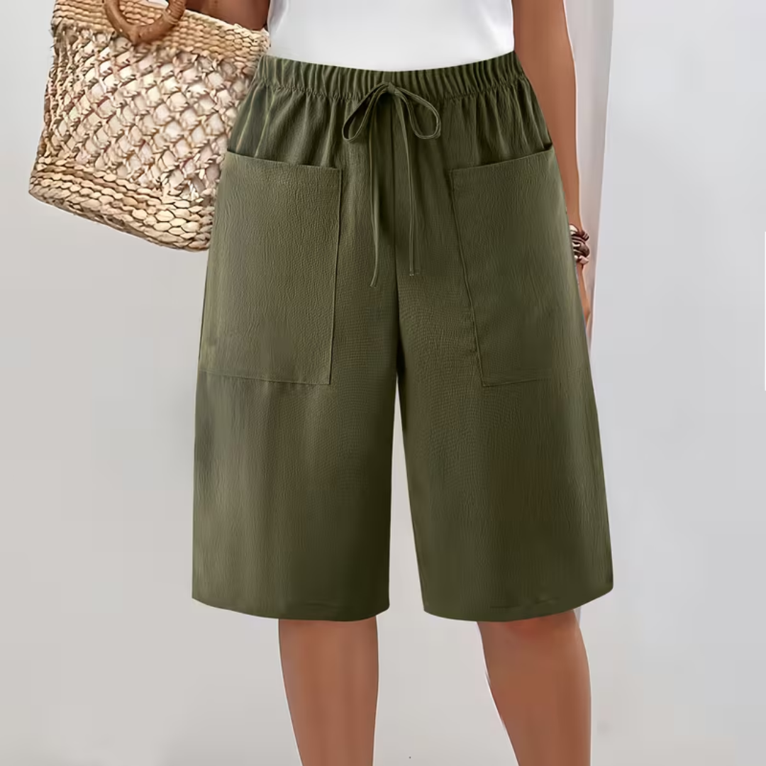 Bermuda donna leggeri in poliestere, traspiranti e adatti alla stagione calda. Un must-have per l'estate versatile.