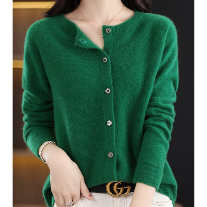 Cardigan donna casual scollo tondo. Abbigliamento quotidiano per autunno inverno. Un must-have moda.
