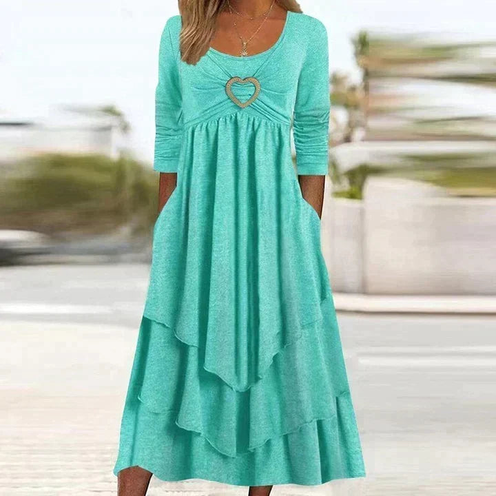 Vestito midi Novalente con gonna a balze e cuore, ideale per la moda femminile e versatile.
