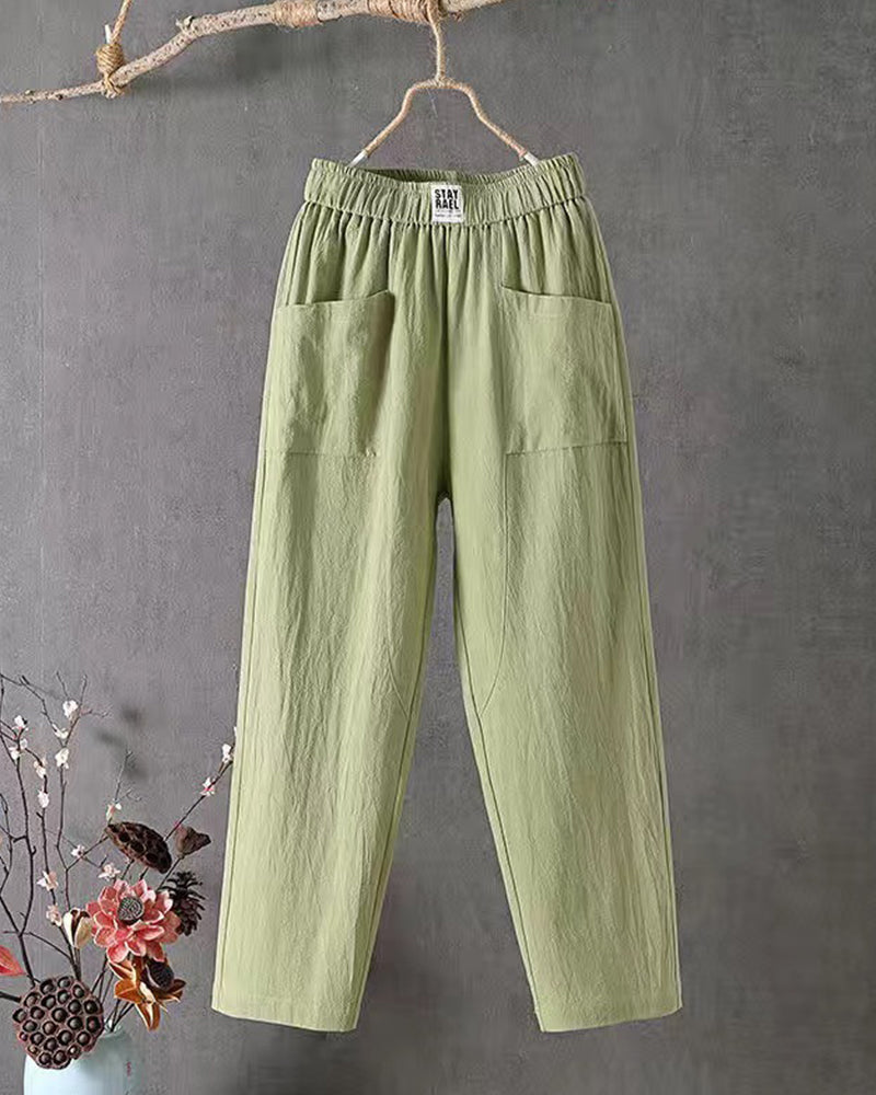 Dettaglio tessuto dei pantaloni donna vita alta, per un look casual chic elegante e un comfort quotidiano.