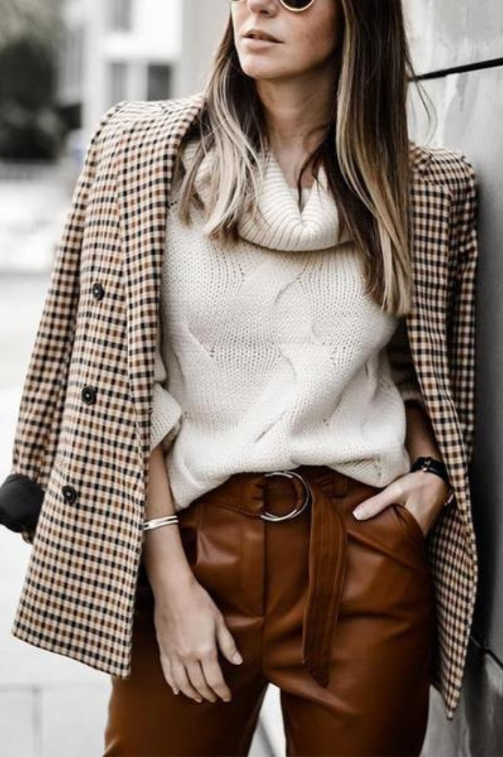 Blazer sartoriale donna, giacca elegante a maniche lunghe, ideale per outfit professionali e chic.