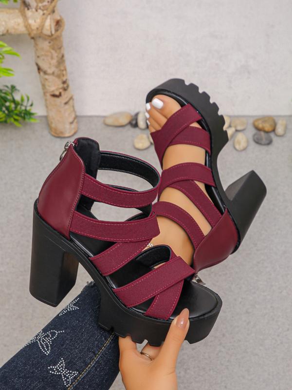 Scarpe plateau donna comode con tacco grosso, versatili per outfit casual o eleganti, un must-have di moda.