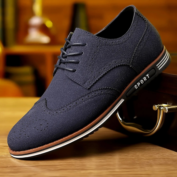 Comfort duraturo con queste scarpe basse stringate uomo in suede di alta qualità.