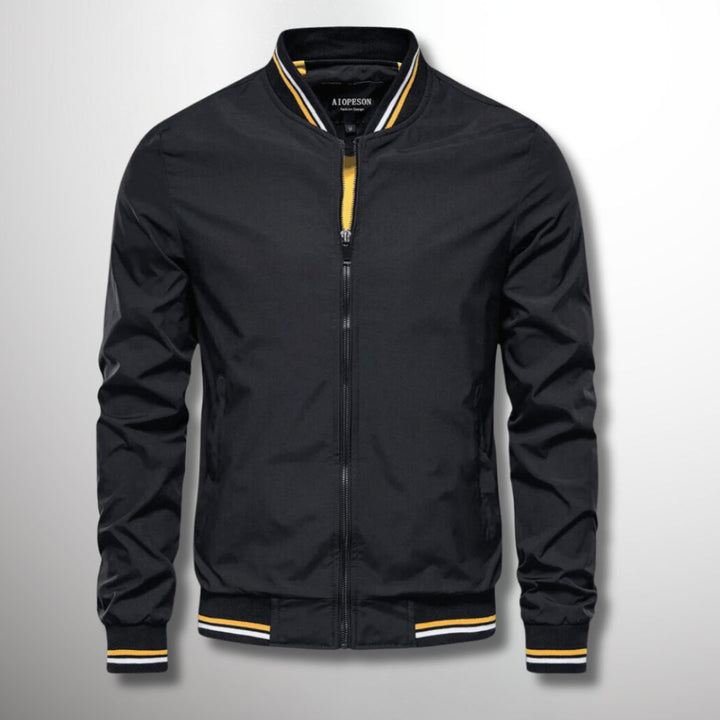 Giacca bomber uomo impermeabile e antivento, con zip. Perfetta per autunno, stile sportivo e funzionale.