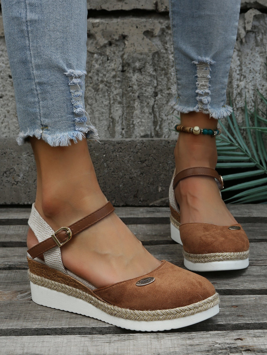 Espadrillas donna con supporto plantare avanzato, design chic a punta chiusa, per piedi comodi e alla moda.