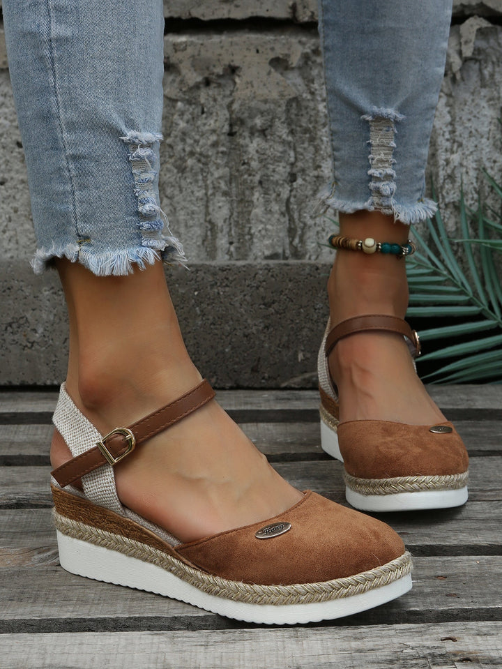 Espadrillas donna con supporto plantare avanzato, design chic a punta chiusa, per piedi comodi e alla moda.