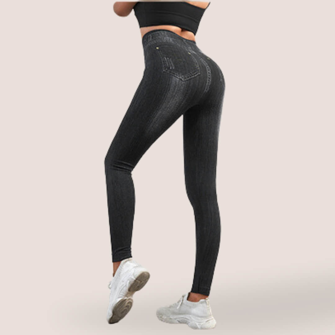 Jeans modellanti anti-cellulite, design moderno e vita alta per un effetto snellente immediato.