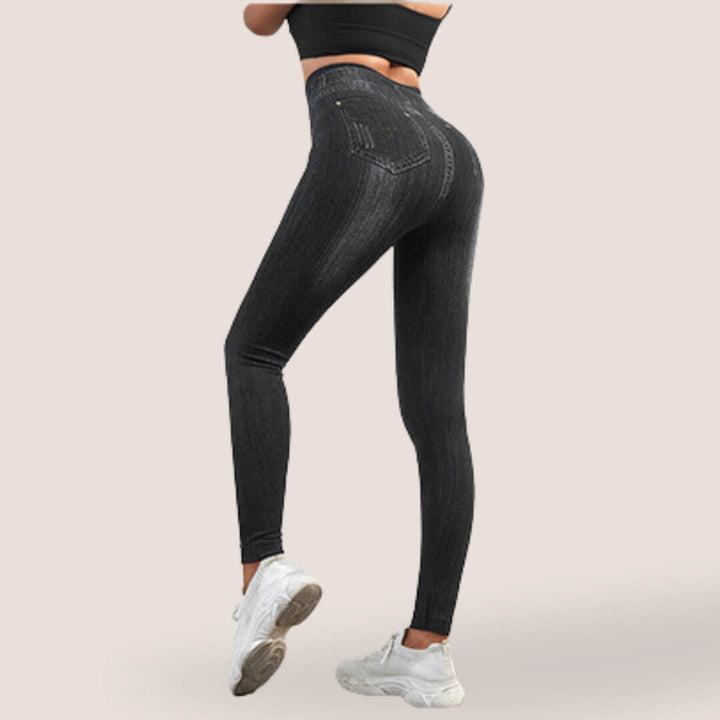 Jeans modellanti anti-cellulite, design moderno e vita alta per un effetto snellente immediato.
