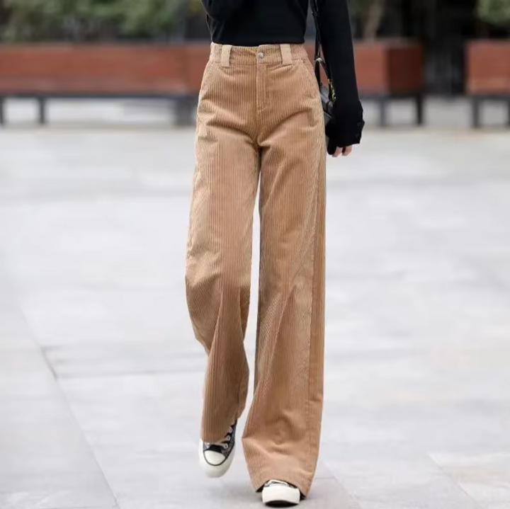 Pantaloni donna in velluto a coste, vita alta e gamba larga. Perfetti per un abbigliamento casual o elegante.