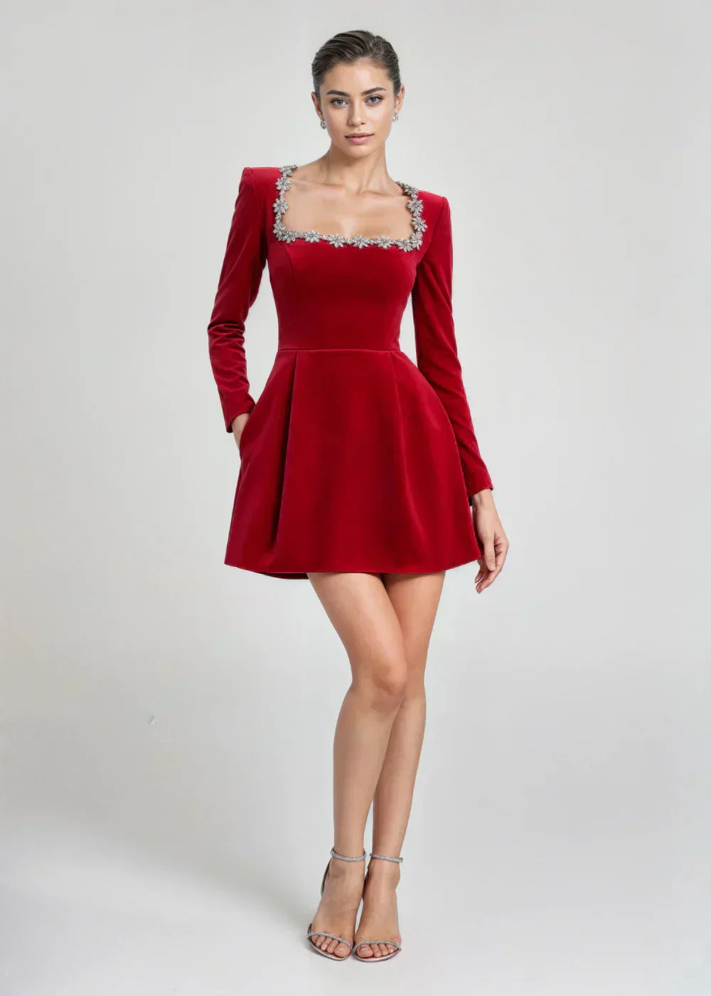 Abito da sera mini donna, design elegante, scollo quadrato e maniche lunghe, gonna svasata.