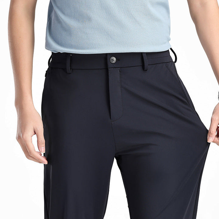 Pantaloni uomo eleganti e comodi, con tessuto elasticizzato, perfetti per uno stile casual versatile in primavera.