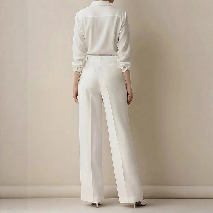 Pantaloni neri donna vita alta, gamba dritta. Essenziali e chic per un guardaroba versatile, dall'ufficio al tempo libero.