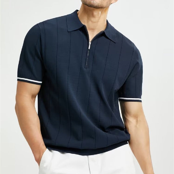 Polo uomo estiva con cerniera, stile moderno e comfort leggero. Perfetta per look casual maschile.