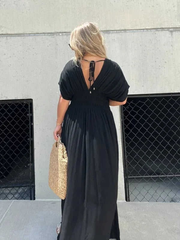 Maxi abito donna nero fluente con scollo a V e spacco, un look chic e confortevole per l'estate.