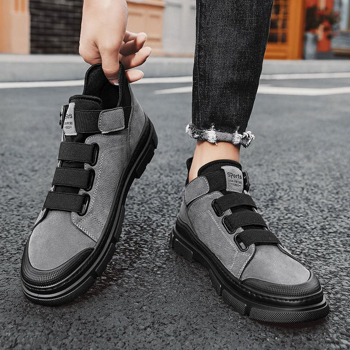 Sneakers uomo resistenti all'inverno, design contemporaneo con pratica fascia elastica, comfort e stile maschile garantiti.