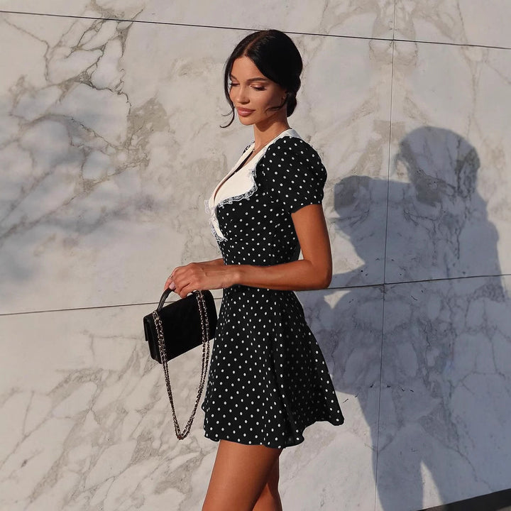 Versatile abito midi donna nero a pois elegante con maniche a palloncino. Ideale per feste, cene ed eventi.