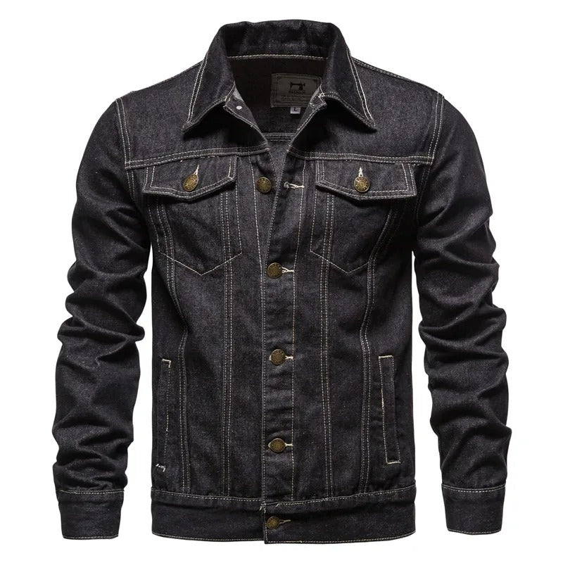 Giacca denim uomo, stile moderno e casual. Un capo essenziale e confortevole per outfit maschili primavera/autunno.