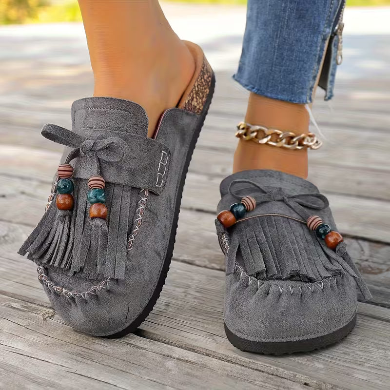 Calzature estive donna, sandali casual boho con eleganti nappe, per outfit alla moda.
