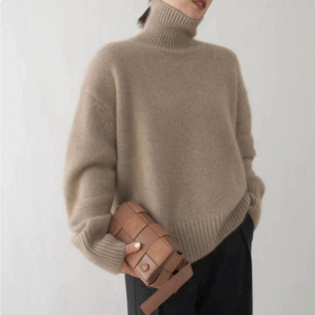 Maglione a dolcevita spesso donna, pullover invernale caldo e confortevole. Moda casual chic per giornate fredde.