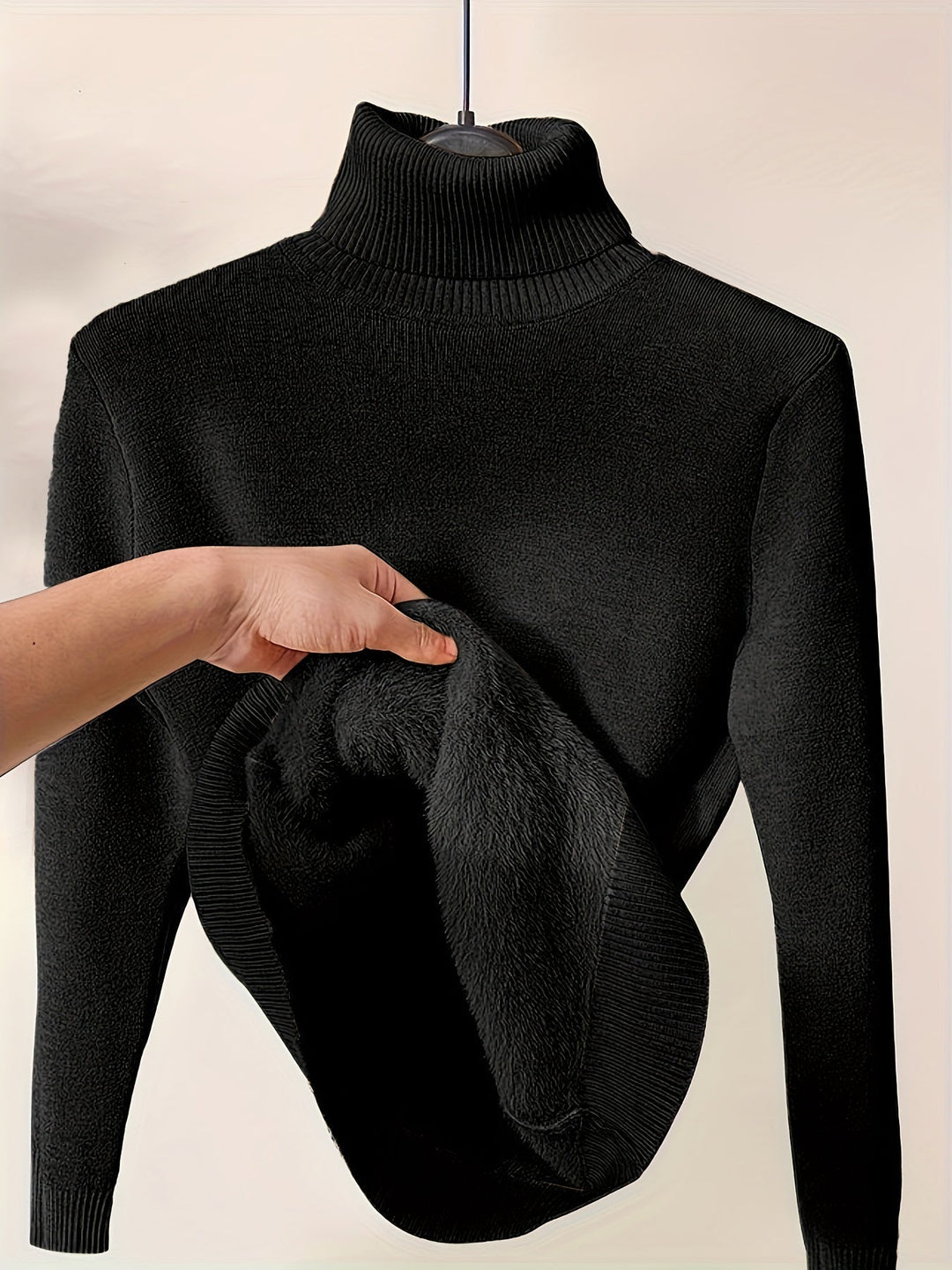 Maglione donna collo alto elasticizzato, ideale per look eleganti e quotidiani. Comfort invernale e autunnale.