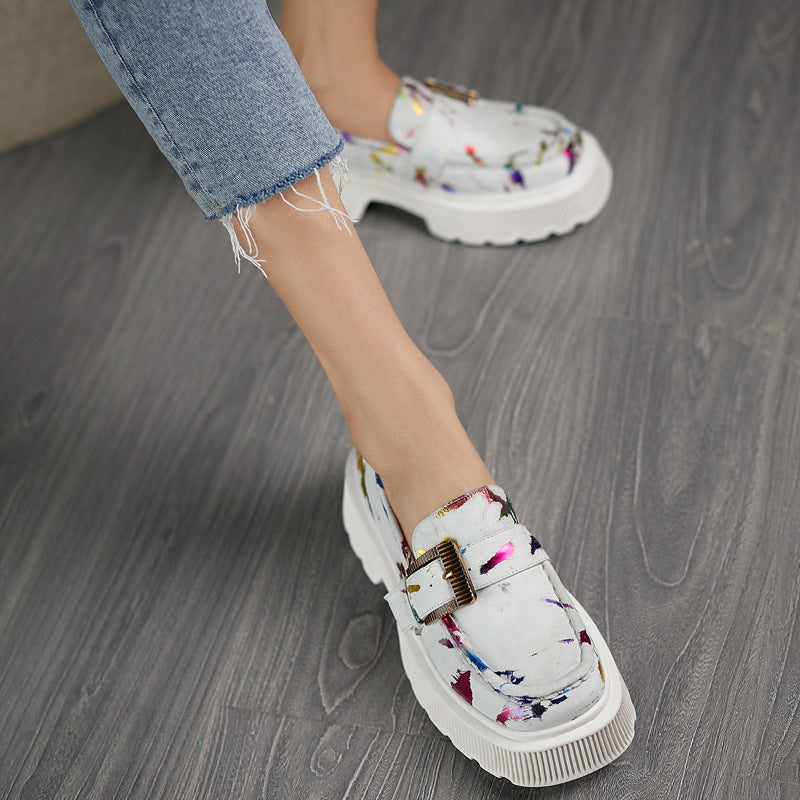 Scarpe da donna con plateau e fibbia, ideali per un look elegante e casual in primavera e autunno. Comode e chic.