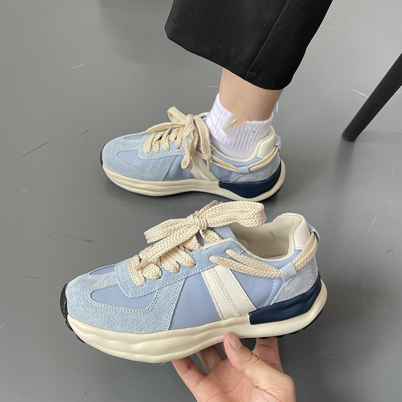 Scarpe sportive da uomo con lacci e punta tonda, perfette per attività quotidiane e look casual. Tacco basso, massima comodità.