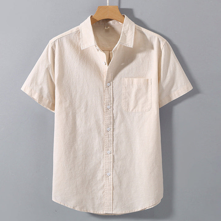 Camicia estiva uomo a maniche corte con colletto revers, vestibilità ampia. Stile casual e confortevole per l'estate.