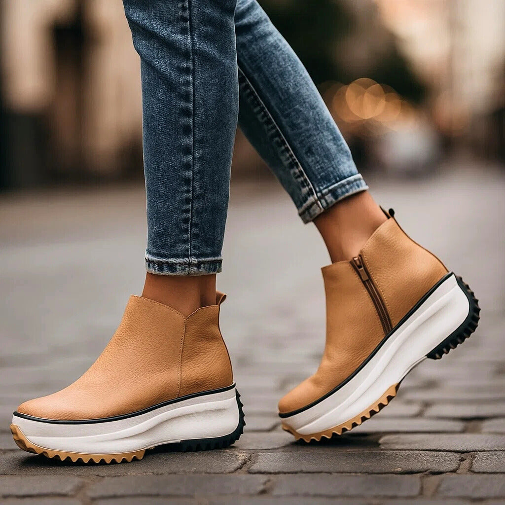 Stile casual e chic con stivaletti platform bronzo da donna, scarpe con zip, ideali per la moda autunnale.