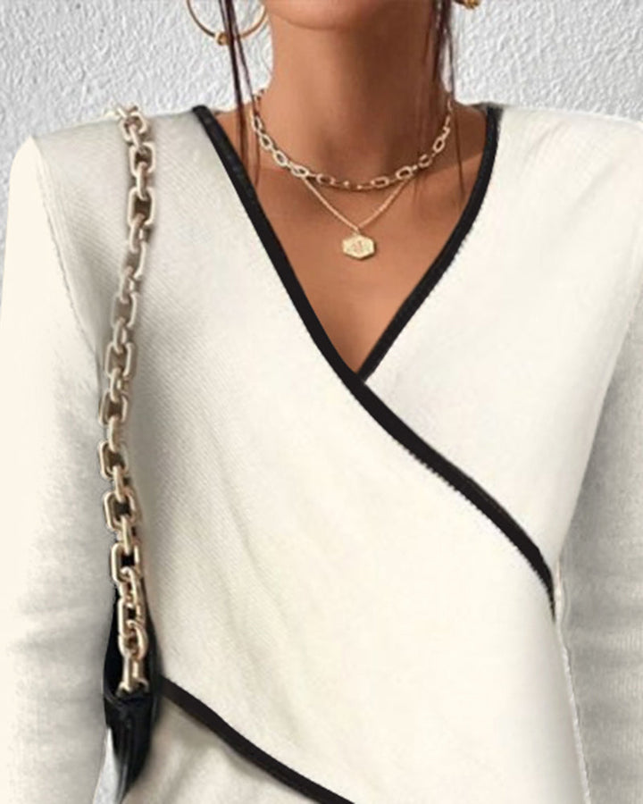 Maglione donna bianco a maniche lunghe con design incrociato e raffinati dettagli a contrasto per ogni occasione.
