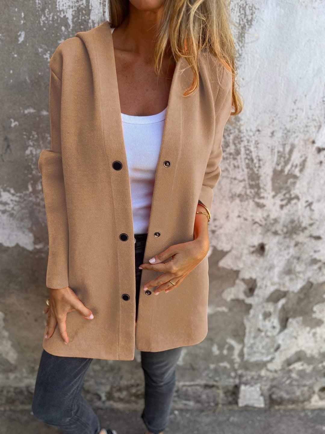 Cardigan donna con cappuccio e bottoni, perfetto per un comfort casual.