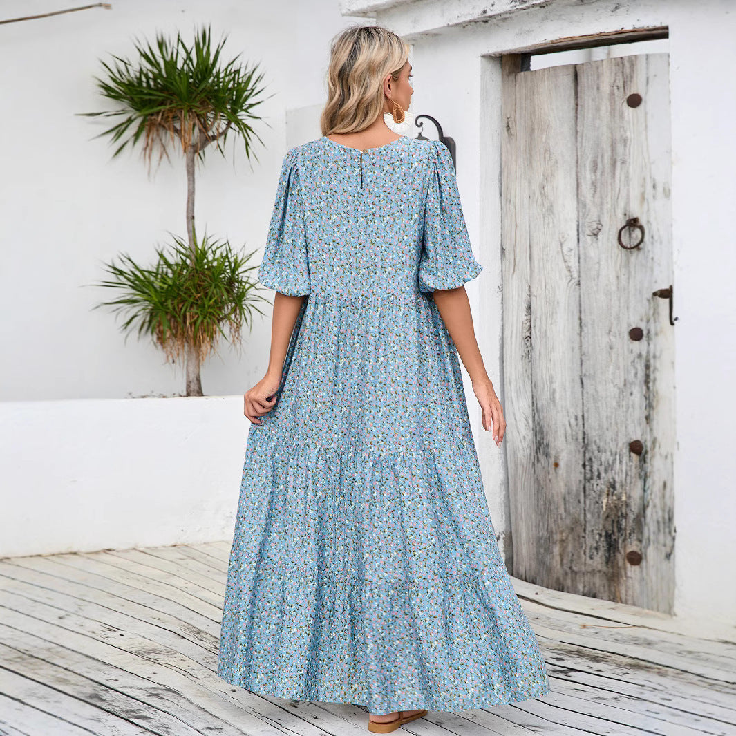 Abito estivo lungo donna, motivo floreale e azzurro, stile boho. Ideale come vestito casual elegante per l'estate.