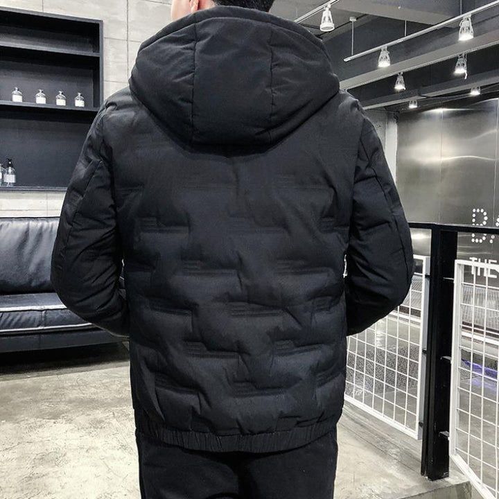 Outwear uomo: giacca invernale calda, bomber imbottito con zip. Perfetta per affrontare il freddo con stile e comfort.