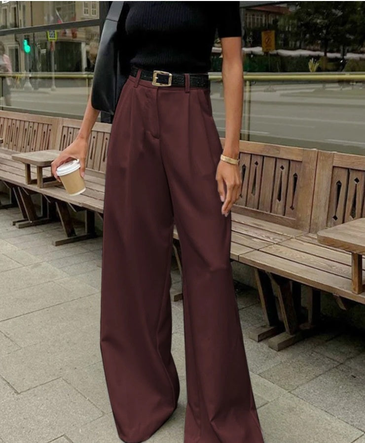 Pantaloni donna ampi vita alta. Stile elegante e confortevole con gamba dritta per ogni occasione.
