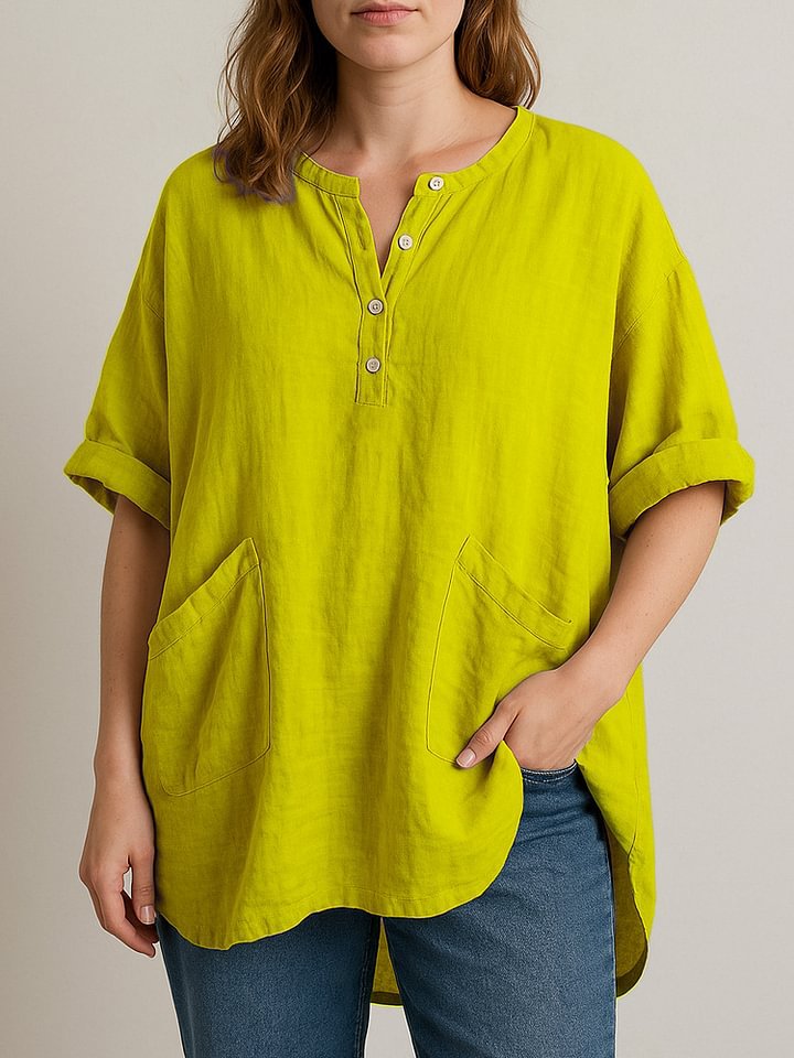 Versatile camicia donna a manica corta, scollo a V, vestibilità ampia. Tinta unita, comoda per primavera ed estate.