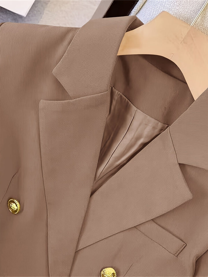 Giacca blazer donna slim, stile chic con bottoni dorati, perfetta per un tocco di classe.