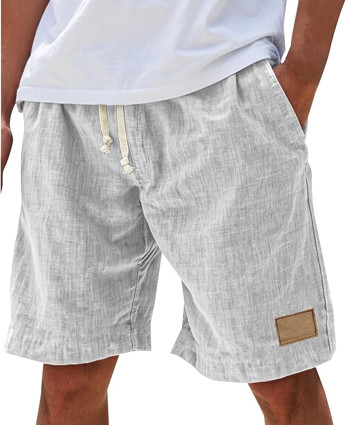 Modello di shorts Lucas da uomo in colore blu, perfetti per outfit casual estivi e spiaggia.