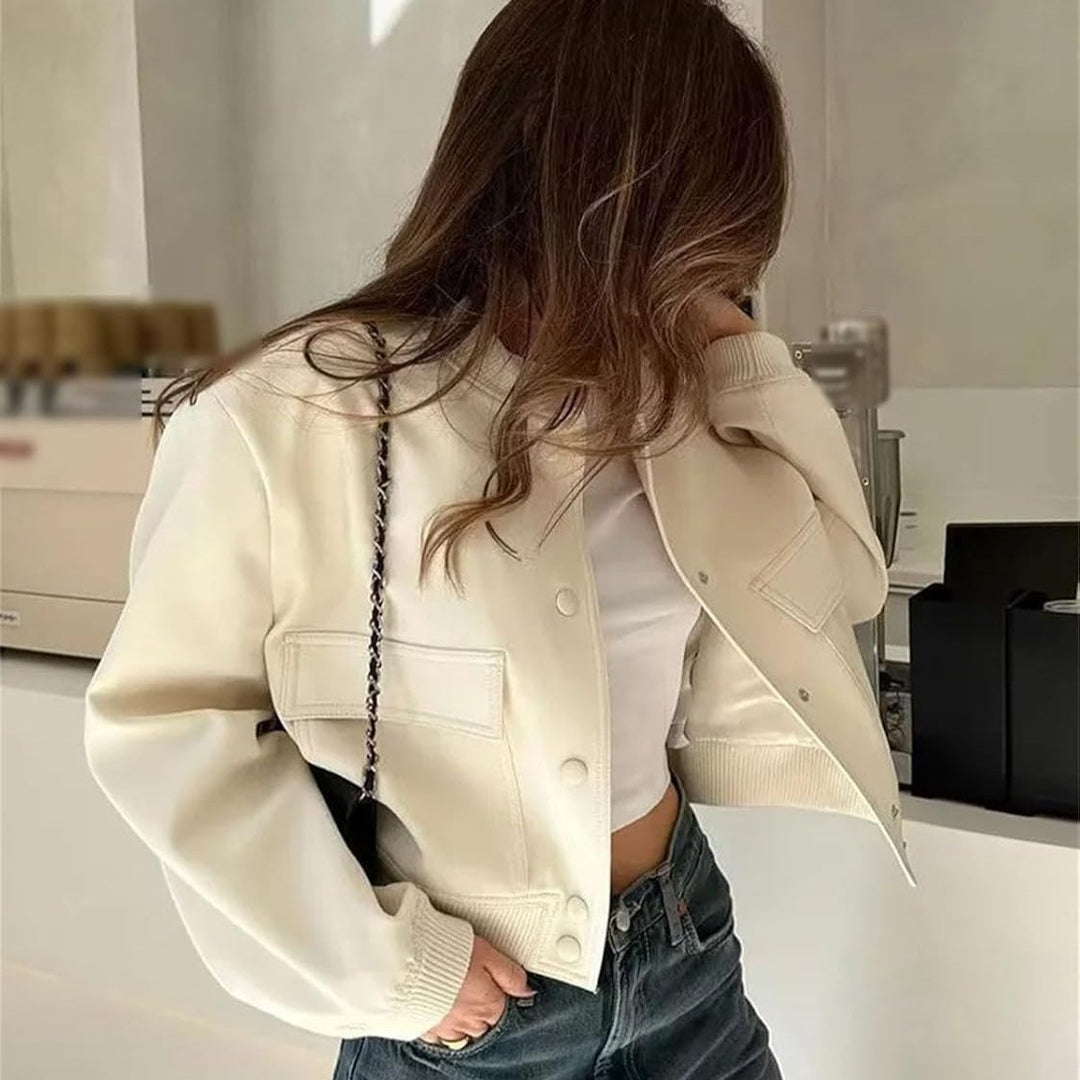 Elegante bomber donna per autunno, versatile e pratico, con colletto revers e tasche laterali.