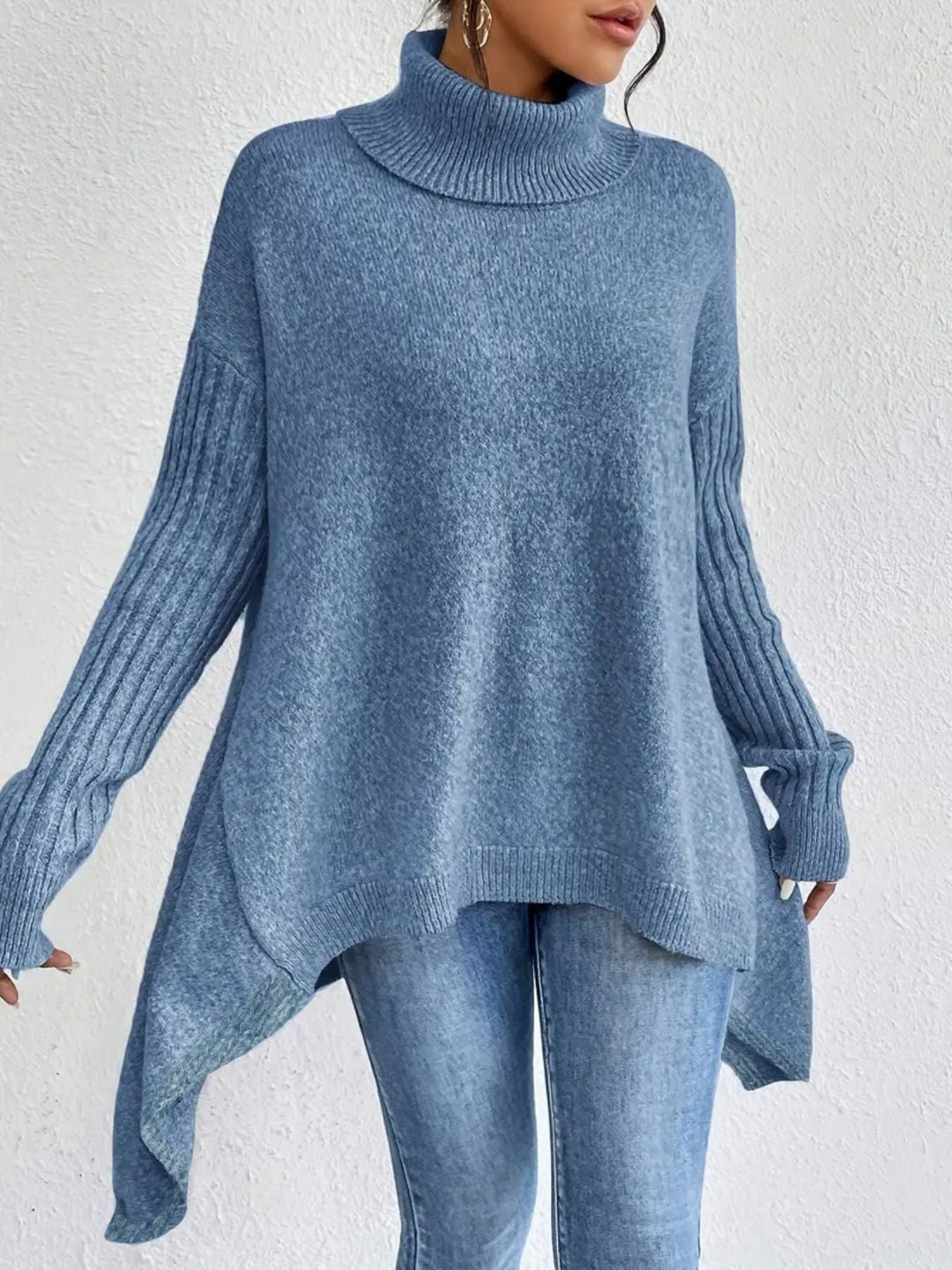 Dolcevita donna elegante e versatile, perfetto per look casual chic e per la moda invernale.