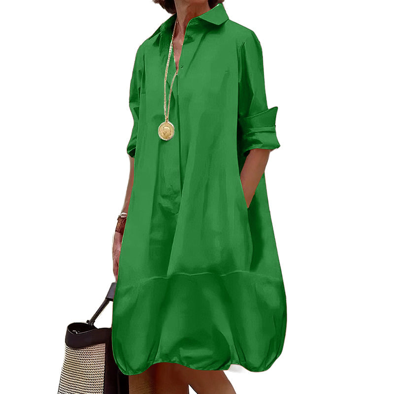 Look estivo casual: abito donna ampio, leggero e fresco, con colletto e bottoni.