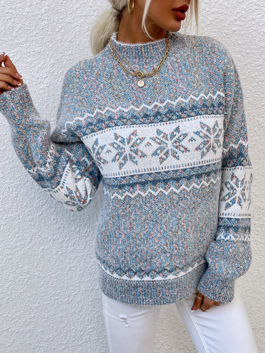 Maglione donna rosa invernale, collo alto, caldo, con fiocchi di neve, per un look casual.