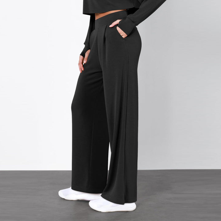 Pantaloni eleganti da donna a vita alta con gamba dritta e drappeggio. Perfetti per outfit raffinati.
