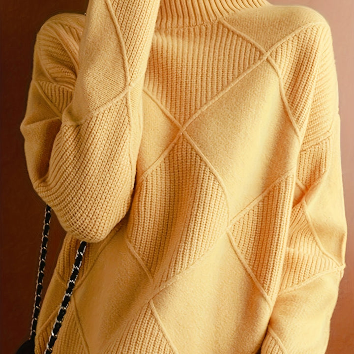 Outfit elegante: maglione collo alto donna, indossato con gonna per un tocco raffinato invernale.