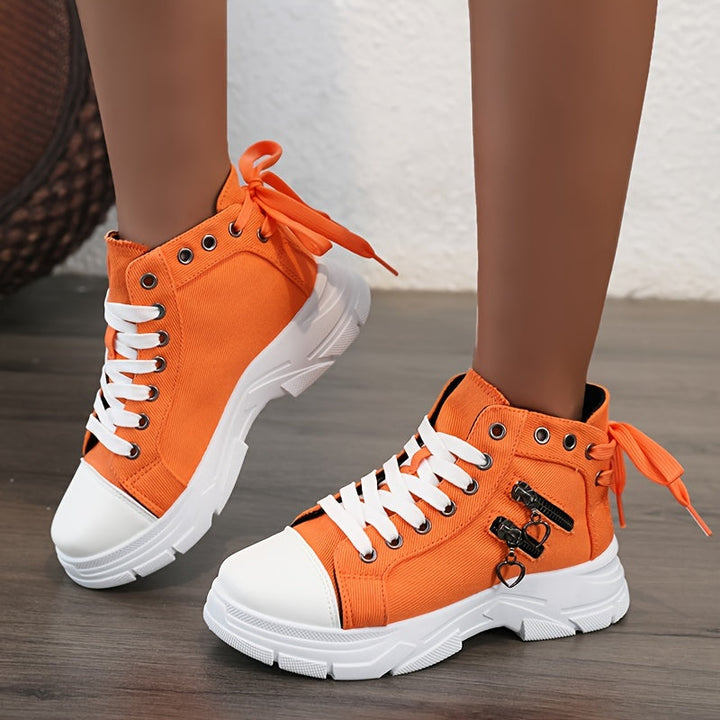 Sneakers donna con plateau, perfette per chi cerca comfort, stile rialzato e un tocco di moda.