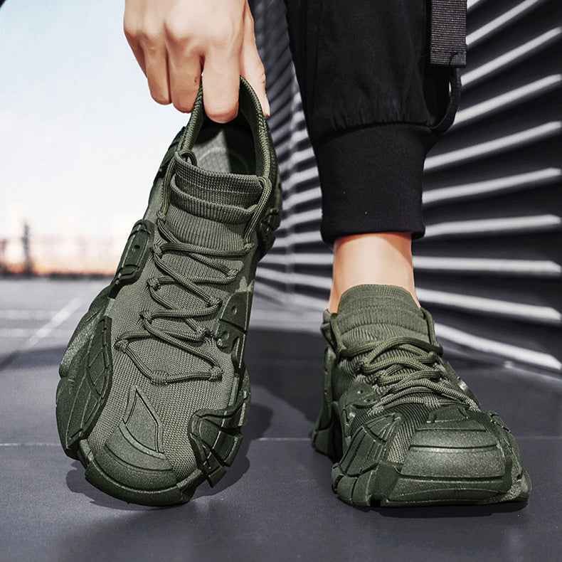 Sneakers uomo leggere con suola spessa, design moderno e alla moda, ideali per il tempo libero.