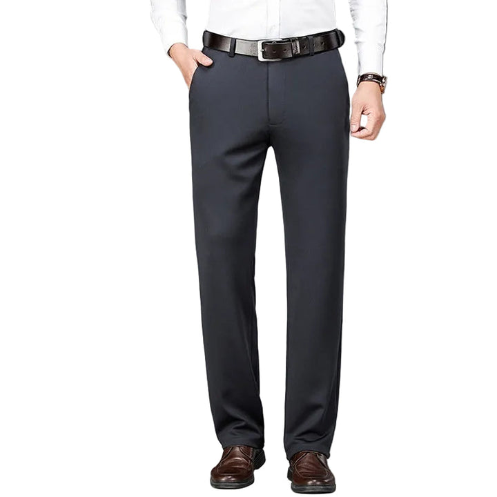 Pantaloni eleganti da uomo neri, ideali per business, ufficio e eventi formali con stile.